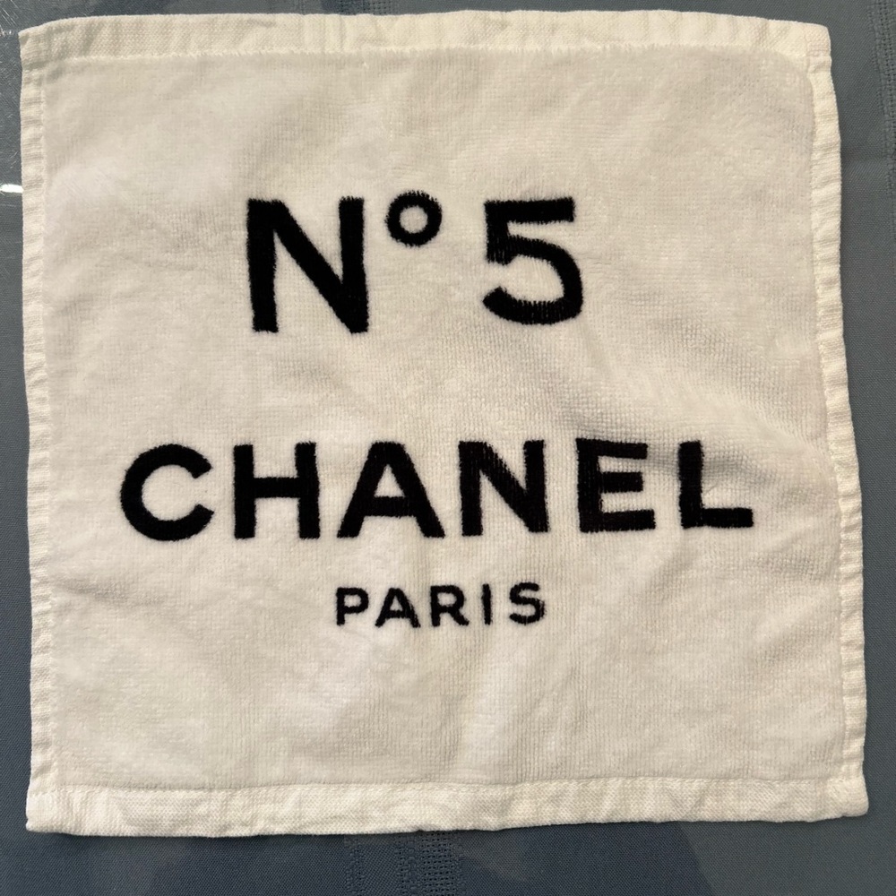 NEW! Authentic CHANEL N 5 hand towel!